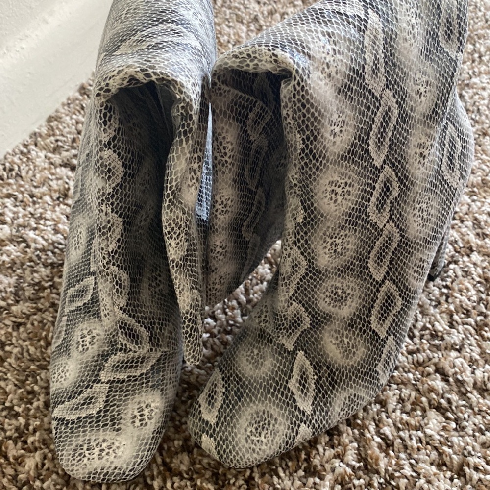 Boots - Picture 4 of 5